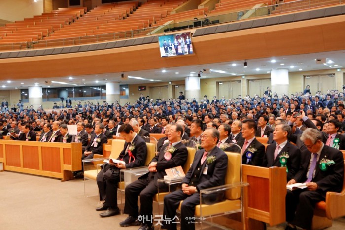 예장합동 전국장로연합회는 지난 11월 29일 제48회 총회에서 윤선율 장로를 신임회장에 추대했다..jpg