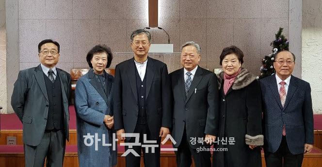 권정호 목사(오른쪽에서 세번째).jpg