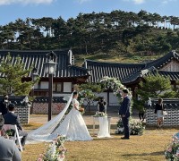 영천한의마을, 아름다운 한옥 단지 속 특별한 야외 결혼식 열려